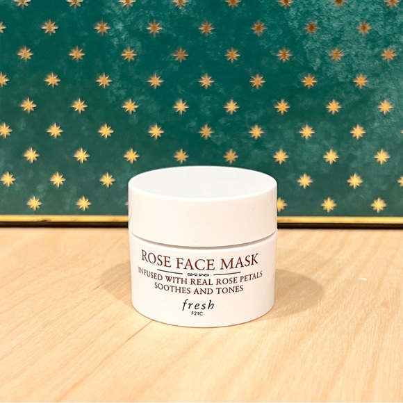 ⭐️ 4/$15 Fresh Rose Face Mask 0.5fl oz - Picture 1 of 1